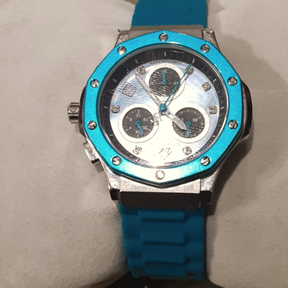 Trendy and colorful this Stuhrling original, ladies watch is adjustable! - Picture 5 of 10